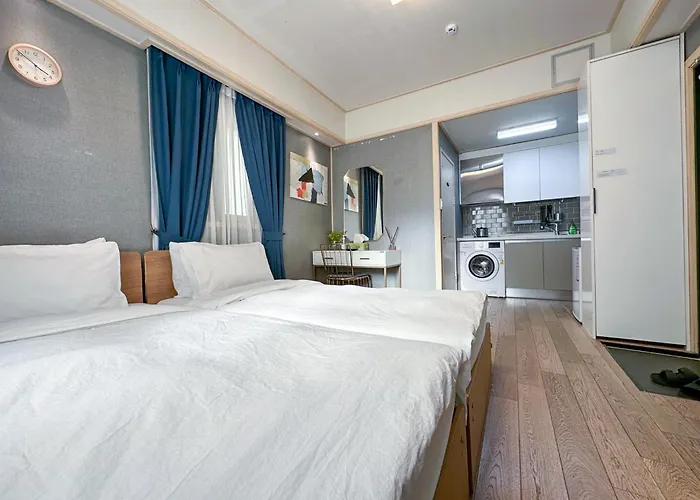 Red Stone Aparthotel 3*