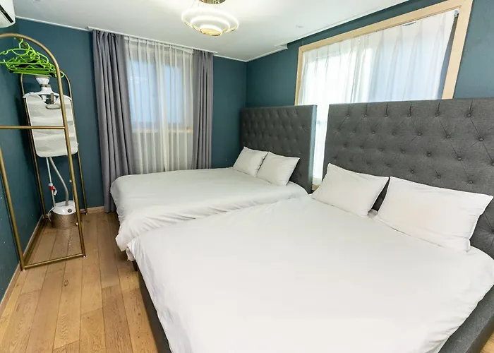 Red Stone Aparthotel 3*