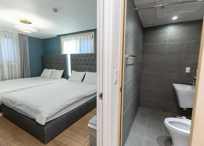 Red Stone Aparthotel 3*