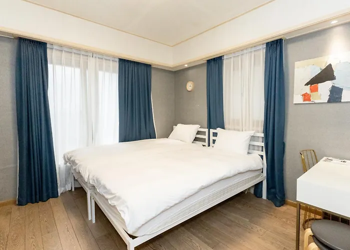 Red Stone Aparthotel 3*